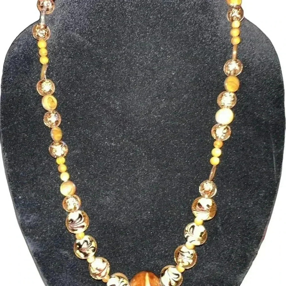 Gorgeous Glass Bead Earrings and Necklace set - Picture 5 of 8